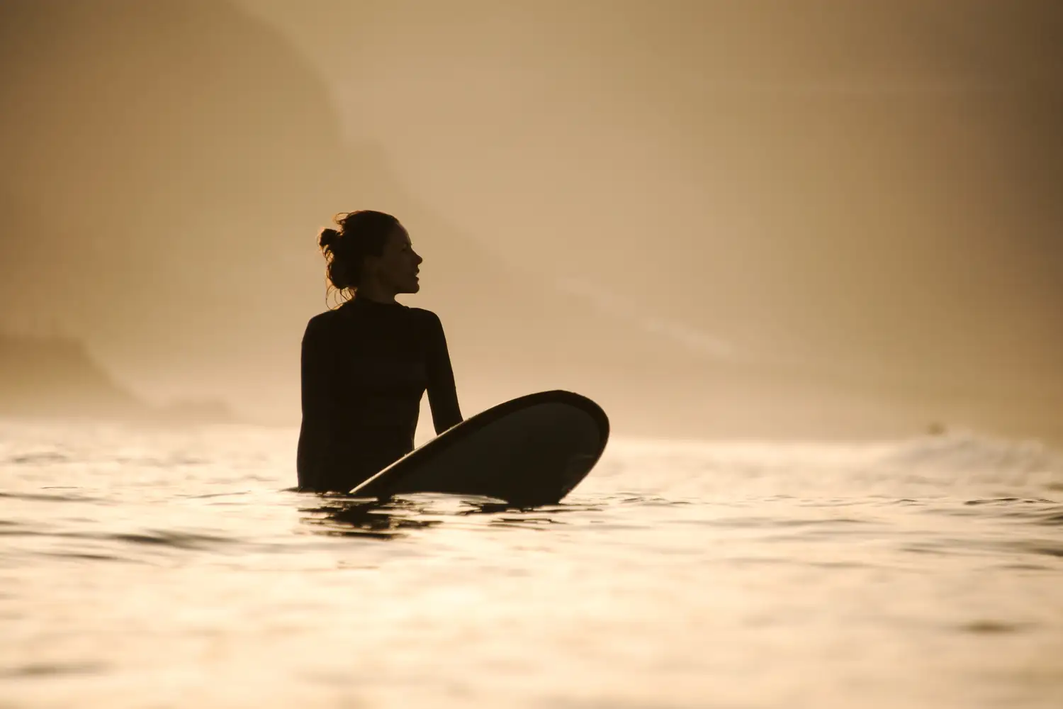 Photo of a woman surfing for the nissan super girl surf pro competition 2022