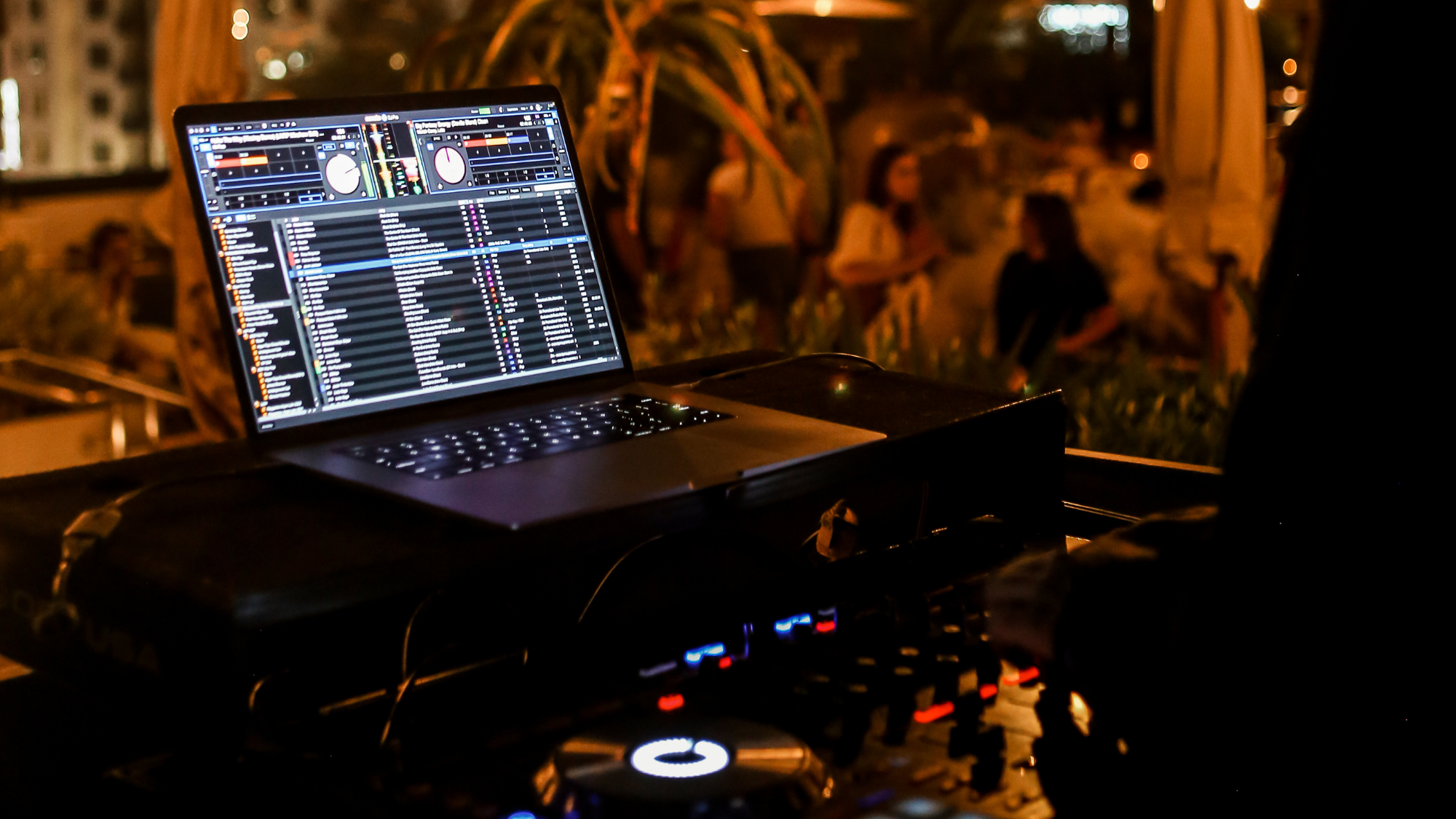 The Rooftop Bar - DJ