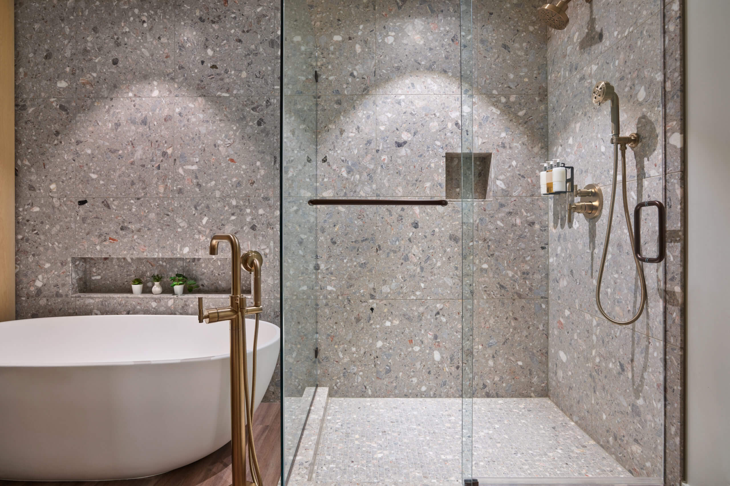 SANJO-bohemian-suite-bathroom-shower-tub-scaled