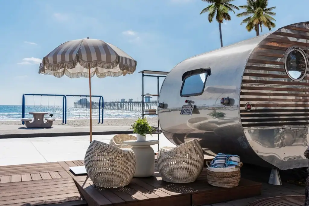 Caravan in front of the beach